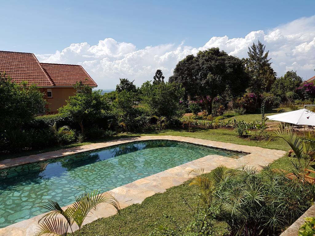 Pineapple Guest House Entebbe Extérieur photo