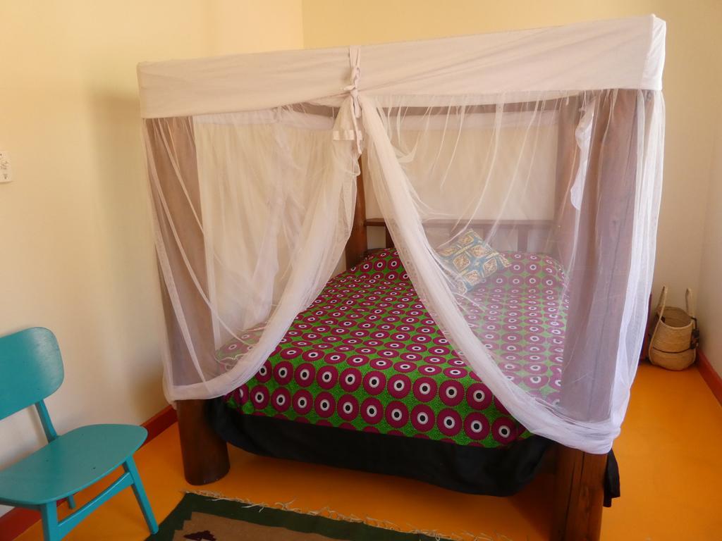 Pineapple Guest House Entebbe Extérieur photo